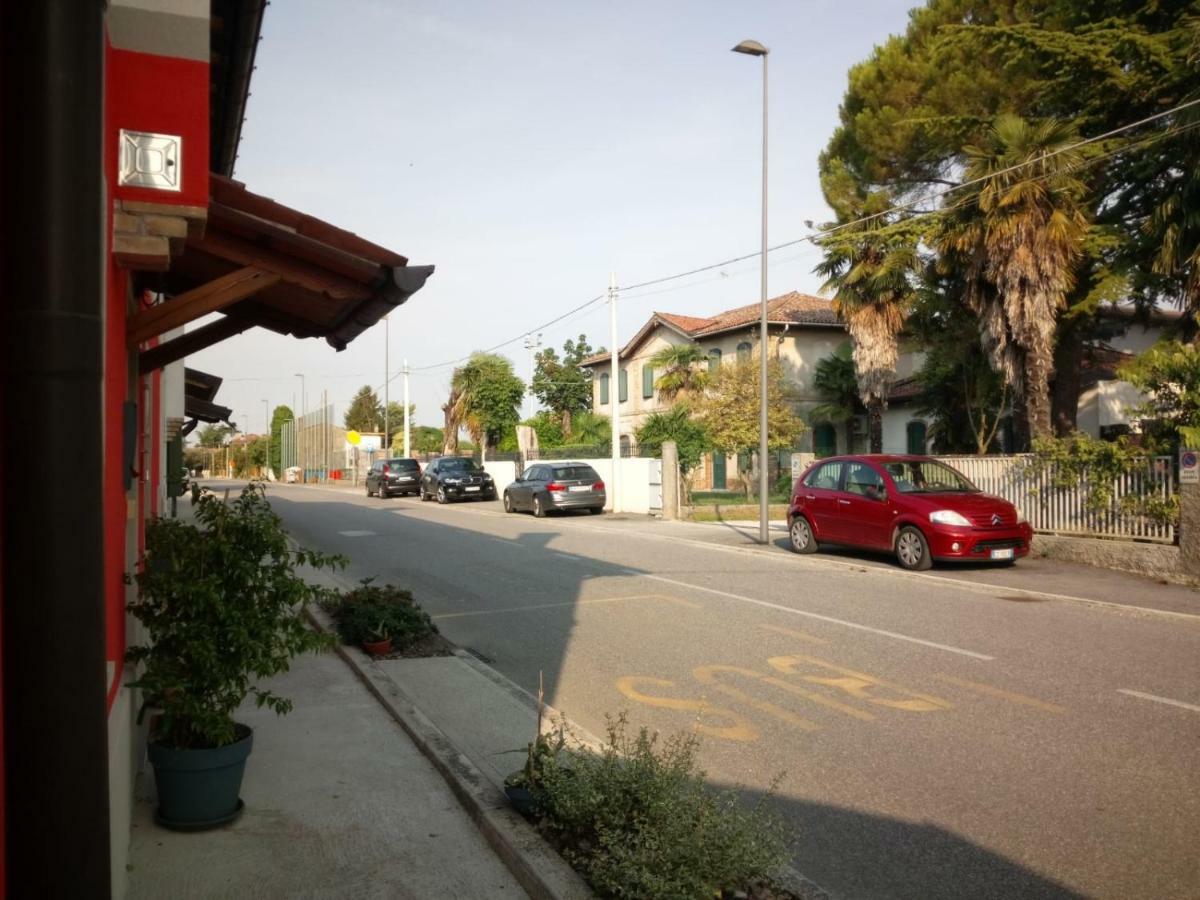 Notti Al Torre - Colazione In Camera Panzió San Vito al Torre Kültér fotó